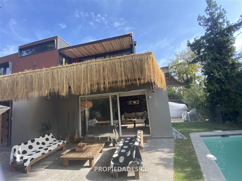 Casa En Venta De 3 Dorm. En Las Condes