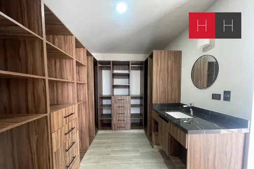 Casa En Venta En Lomas De Angelópolis.
