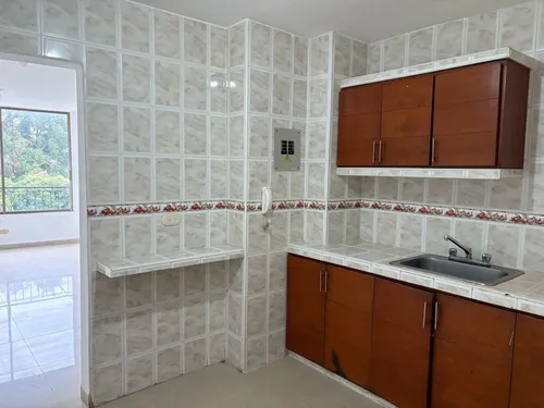 Edificio En Venta En El Ingenio Iii. Cod V8562