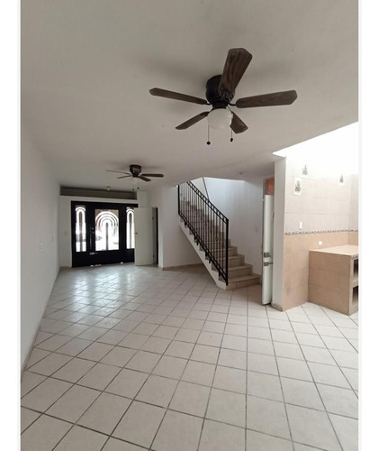 Casa En Venta En Los Fresnos Primer Sector