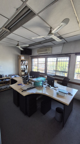 Alquiler De Depósito Con Oficinas - Excelentes Condiciones Ubicado A Pocas Cuadras Del Acceso Tigre - Superficie 675 M2