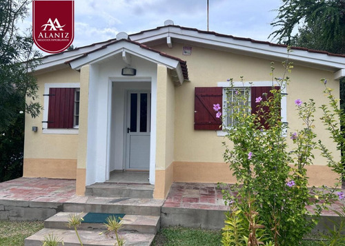 Chalet En Venta, Impecable Con Pileta, En Merlo, S. L.
