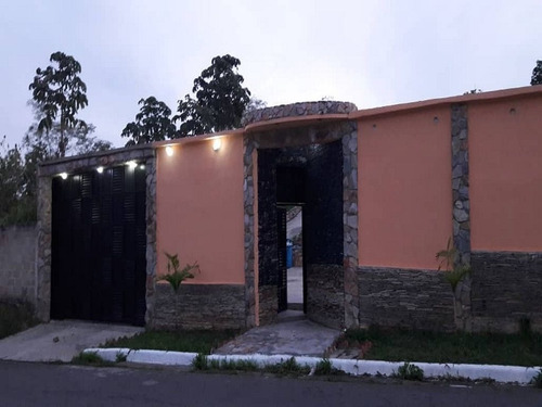 Imagen 3 de 11 de En Venta Amplio Terreno En Colinas De Guataparo Valencia, Totalmente Cercado Con Pared Perimetral