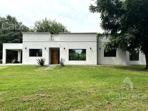 Casa En  Venta En Estancia Las Malvinas De Brandsen