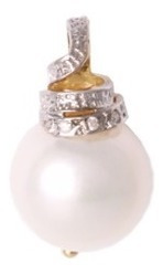 Imagem 1 de 1 de Pingente Caracol 3 Brilhantes C/1 Perola Em Ouro 18k/750