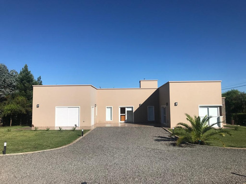 Venta, Casa Quinta, 5 Ambientes, Quincho, Parrilla, Pileta, Jardín, Saladillo