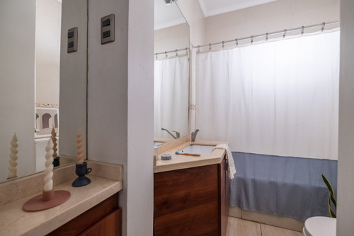 Casa Con 527 M2 De Terreno, Remodelada, Piscina, 5 Dorm.