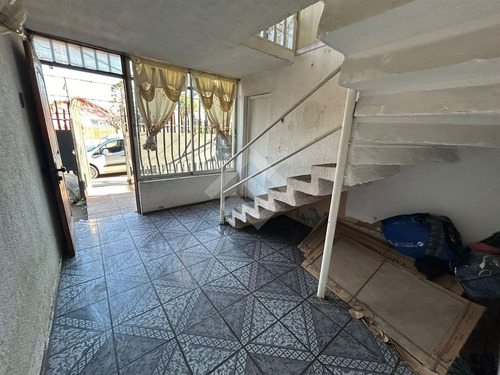 Casa En Venta De 5 Dorm. En La Cisterna