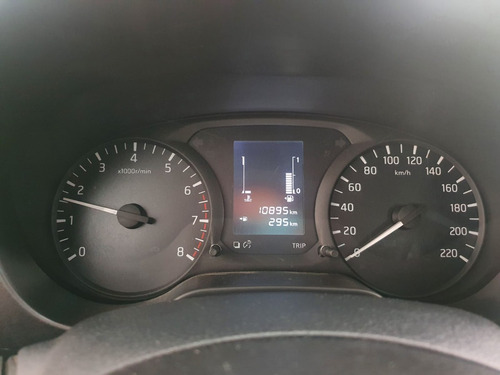 Imagen 9 de 14 de Nissan Np300 2020 2.5 Chasis Cabina Dh Aa Pack Seg Mt