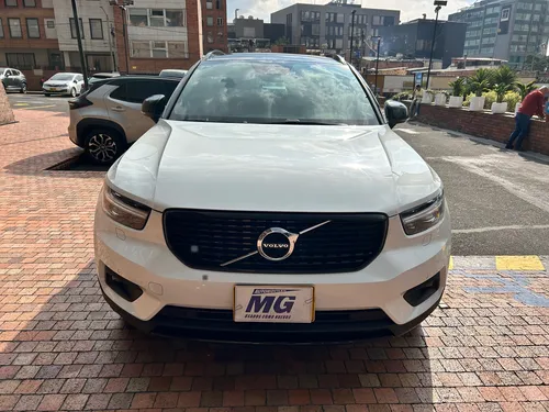 Volvo XC40 2.0 T4 R-design