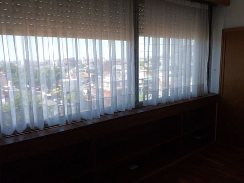 Imagen 3 de 10 de Dpto. 4 Ambientes. Con Cochera.