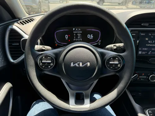 Kia Soul 5p LX L4/1.6 Aut