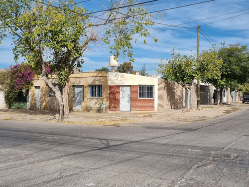 Casa Esquina. 3 Dormitorios. Concepcion, Capital