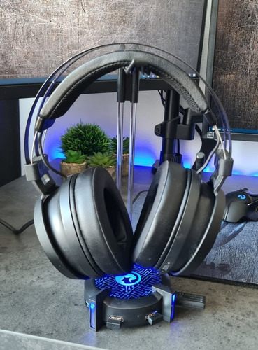 Imagen 7 de 10 de Soporte Base Gamer Rgb Tiene Hub Usb Para Diademas Audífonos