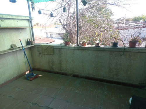 Cómoda Casa De 2 Pisos En Setor Residencial Consolidado