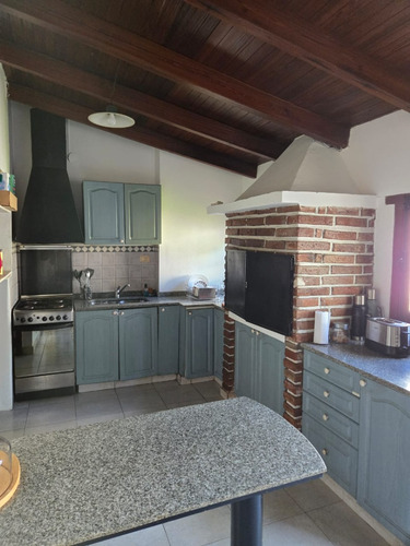 Venta Casa De 3 Dormitorios Con Patio, Barrio Jorge Cura Rosario