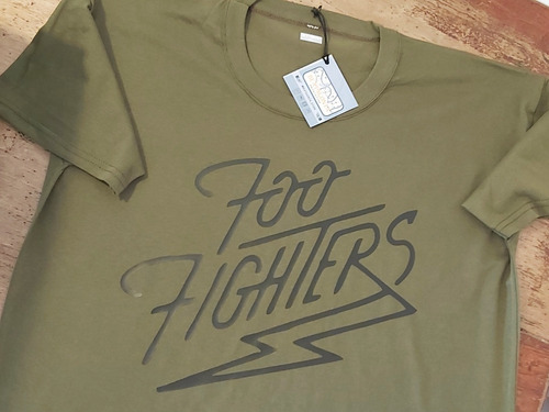 Remera Algodón Unisex Foo Fighters Logo Lineal Verde Militar