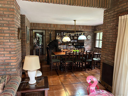 Casa Sobre Golf De Muy Buena Calidad En Excelente Ubicación 2 Lotes