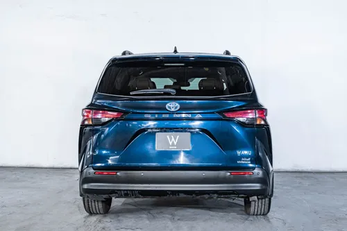 Toyota Sienna XLE Piel Híbrida