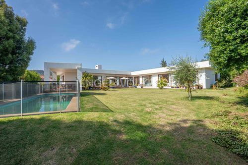 Venta Preciosa Casa Muy Bien Ubicada En Marbella
