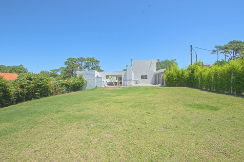 Casa En Rincon Del Indio En Venta- Ref: 2992