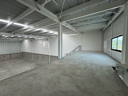 Bodega Junto Piq Con Andén Autonivelable Y Rampa