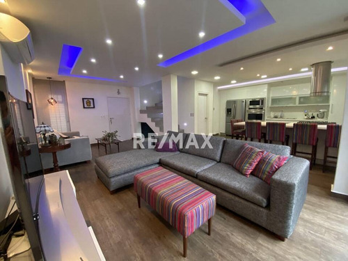 Imagen 4 de 10 de Hermoso Townhouse Lleno De Lujo Y Comodidad Res. Rincon Gardens. Código 149578
