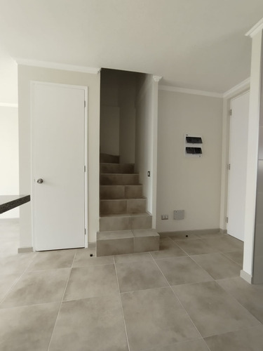 Edificio Av. Circunvalación (1 Est.) Vista Poniente Piso 1