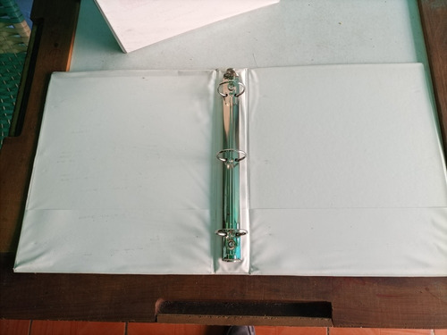 Imagen 2 de 2 de Carpeta Blanca De 3 Aros Con Bolsillos Internos Tipo Carta