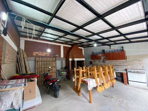 Casa En Venta 3 Dormitorios - Centenario