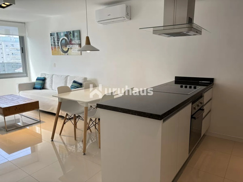 Venta Brava Dos Dormitorios Parada 7, Una Cuadra Del Mar