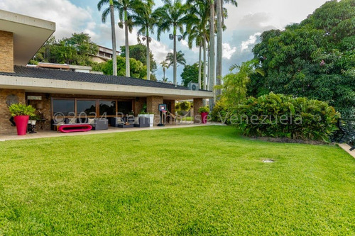 Agp Exclusiva Y Majestuosa Casa En Venta, Con Piscina Que Ofrece Una Excelente Vista En Cerro Verde 25-1991 Ys