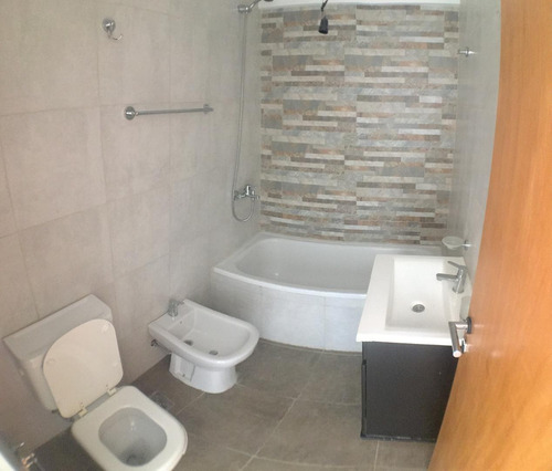 Oportunidad - Departamento Con Cochera En Villa Sarmiento