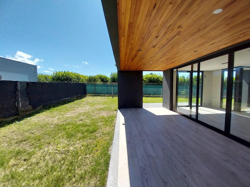 Espectacular Casa En Venta En Alto Verde 3, Yerba Buena