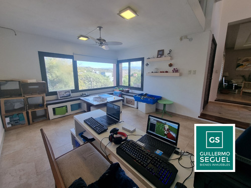 Casa En Venta De 4 Dormitorios + Escritorio Con Tremenda Vista Country 4 Hojas