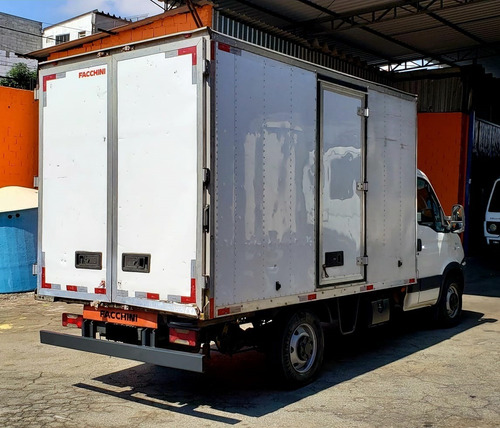 Iveco Daily 35s14 - 2015 (caminhonete)