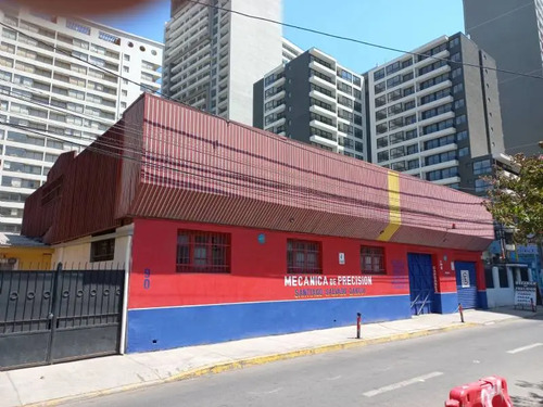 ¡oportunidad Única! Esquina Comercial Metro Ecuador
