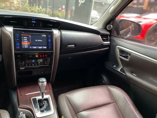 Toyota Fortuner Srv
