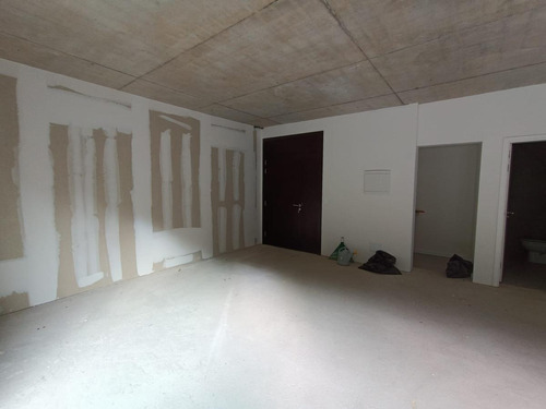 Imagen 13 de 30 de Rivera Próximo Arocena, Estrena, Oficina De 126 M2 + Gran Patio De 60 M2 !!