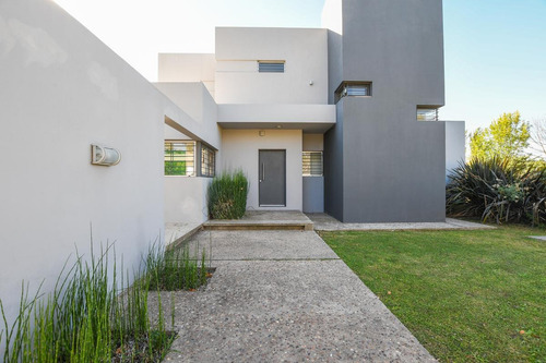 Imagen 7 de 30 de Casa De 3 Dormitorios En Venta Hostal Del Sol Con Pileta Fisherton