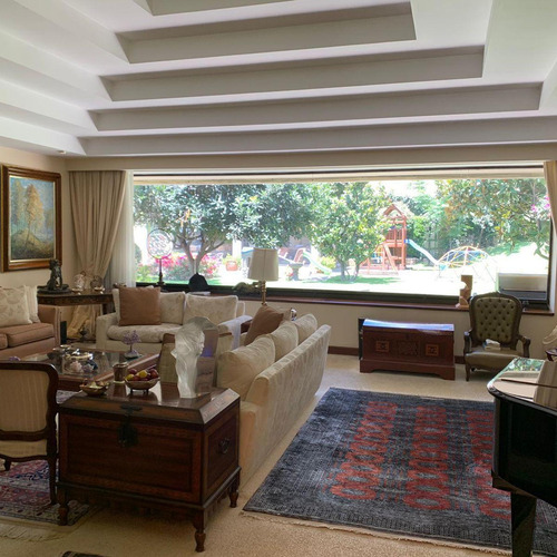 Casa En Las Lomas Con Grandes Espacios