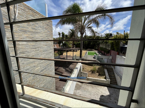 Venta Casa Carrasco Rambla Frente Al Mar, Piscina, Fondo