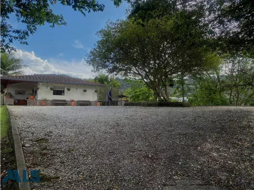 Casa Finca Con Cancha De Futbol(mls#248541)