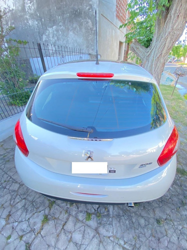 Peugeot 208 Feline Cuero