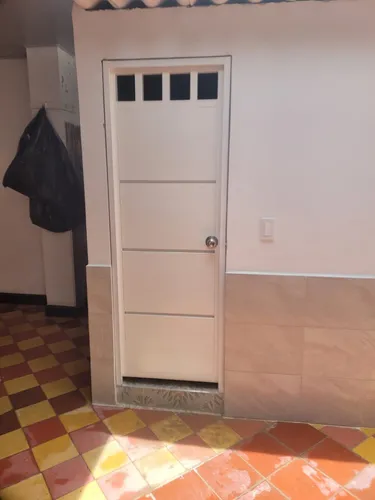 Casa Remodelada Tiene Un Cuarto Que Sirve Como Local O Habitación Con Baño Privado