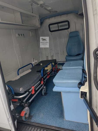 Imagem 4 de 8 de Ambulância Renault Greencar Simples Remoção 2018/19