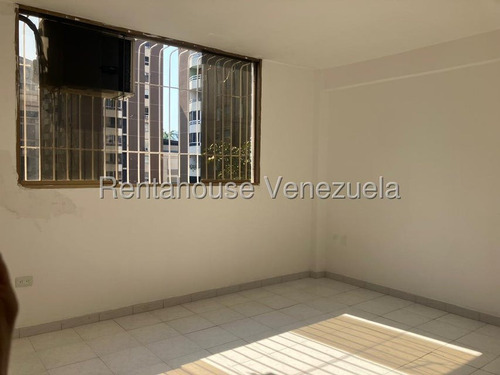 Se Vende Excelente Apartamento En Los Palos Grandes #25-18980 Pm