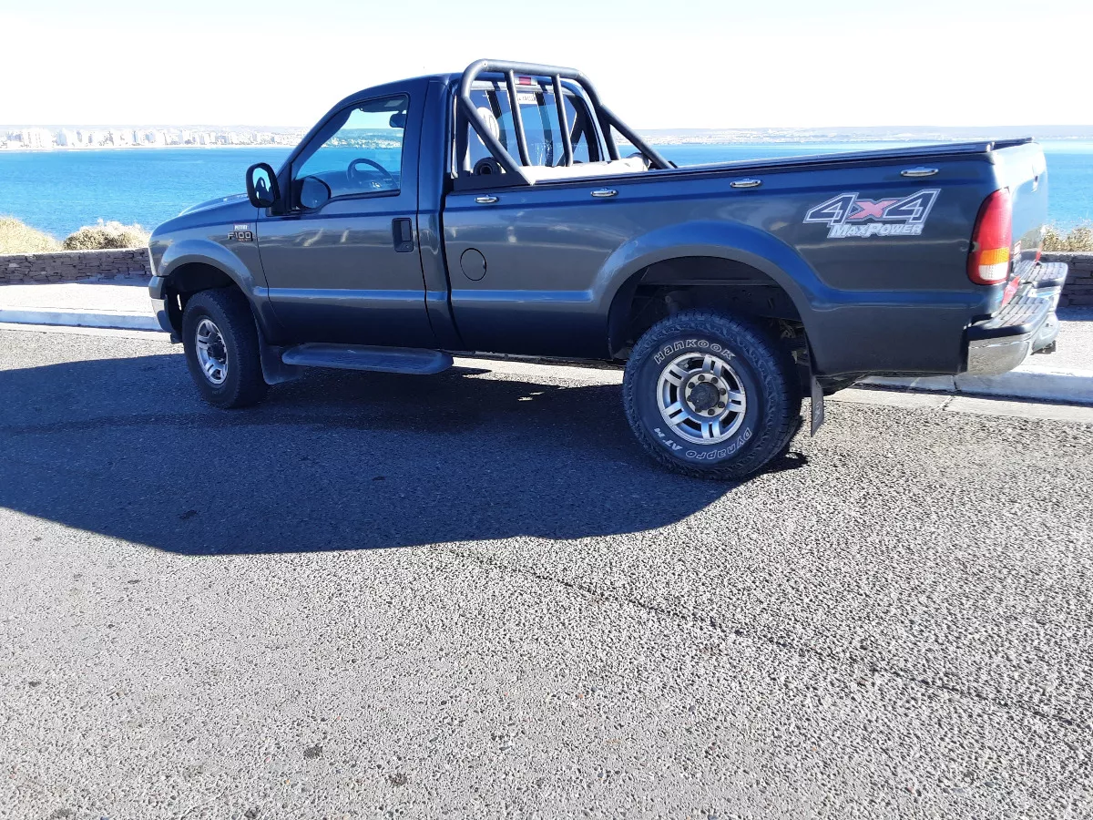 Ford F-100 3.9 Cab. Simple Xlt 4x4