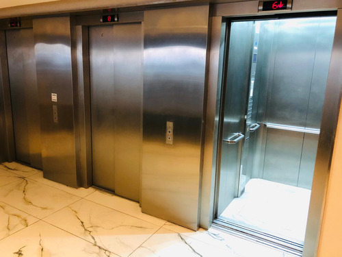 Alquiler Oficina Libertador 6680 - 270mts2. C/divisiones Y 2coch Impecable