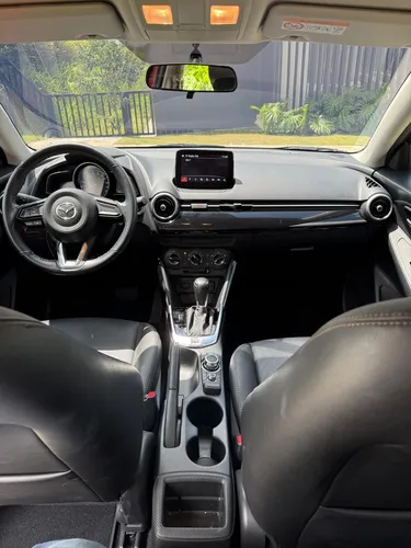 Mazda 2 Sedan 1.5 Touring At